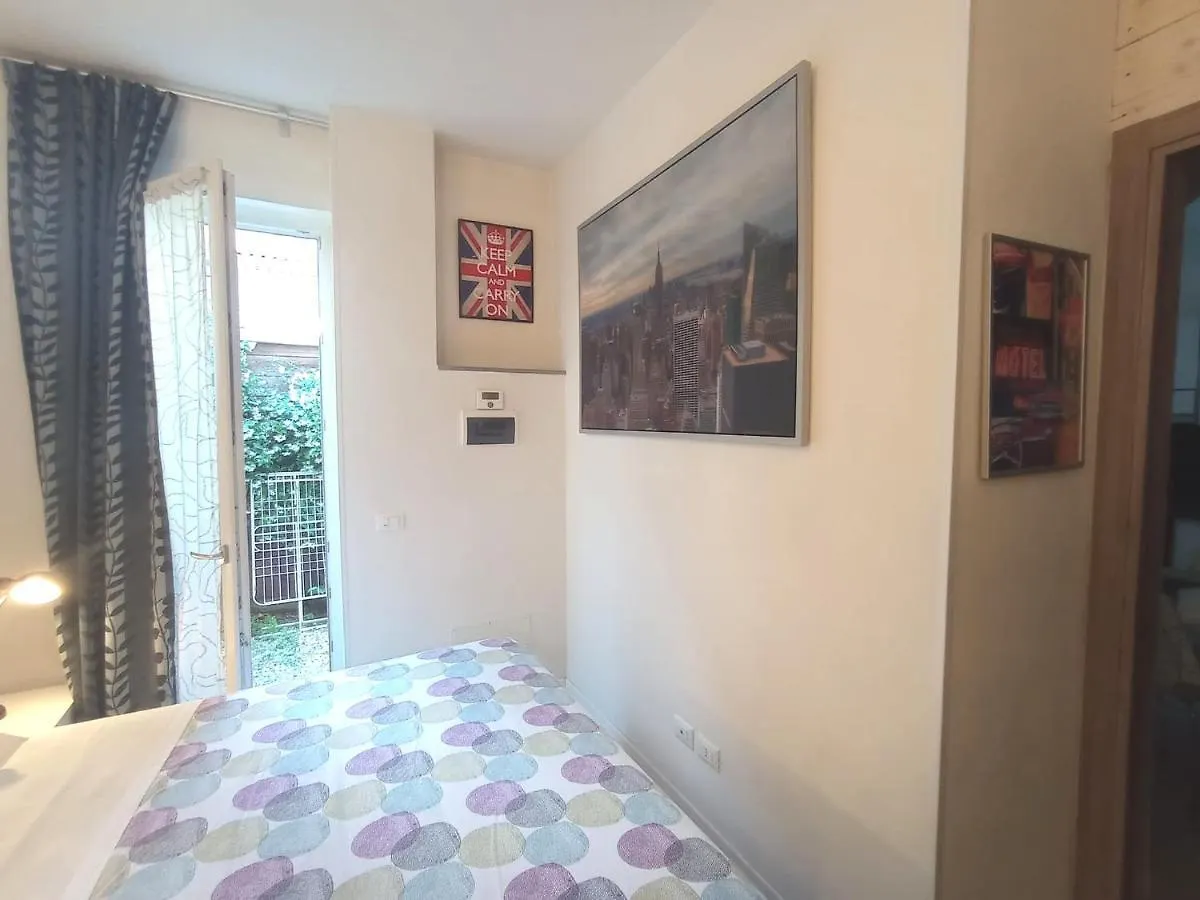 Rori Apartment Florence 0*,  Italy